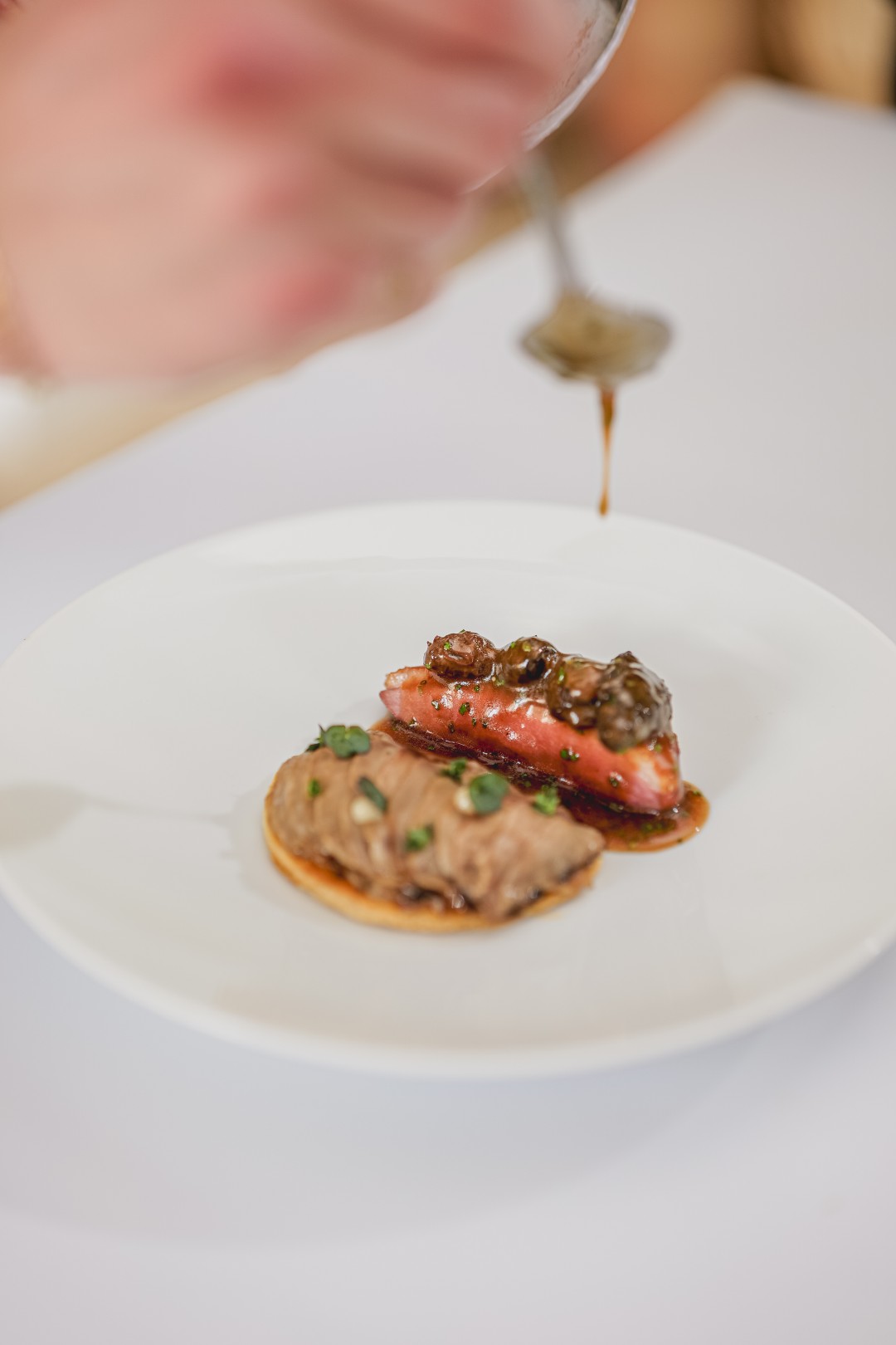 plat-sur-mesure-viande-sauce-traiteur-chef