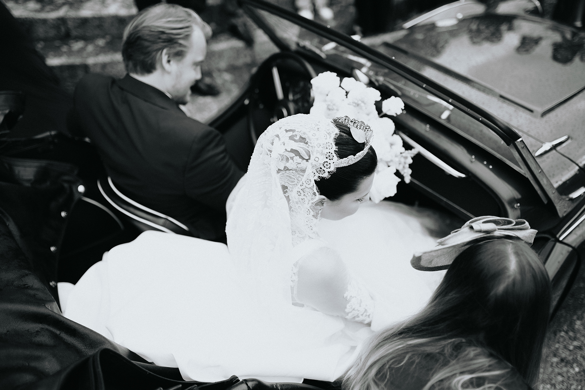 Voiture mariage couple Maison Roussarie